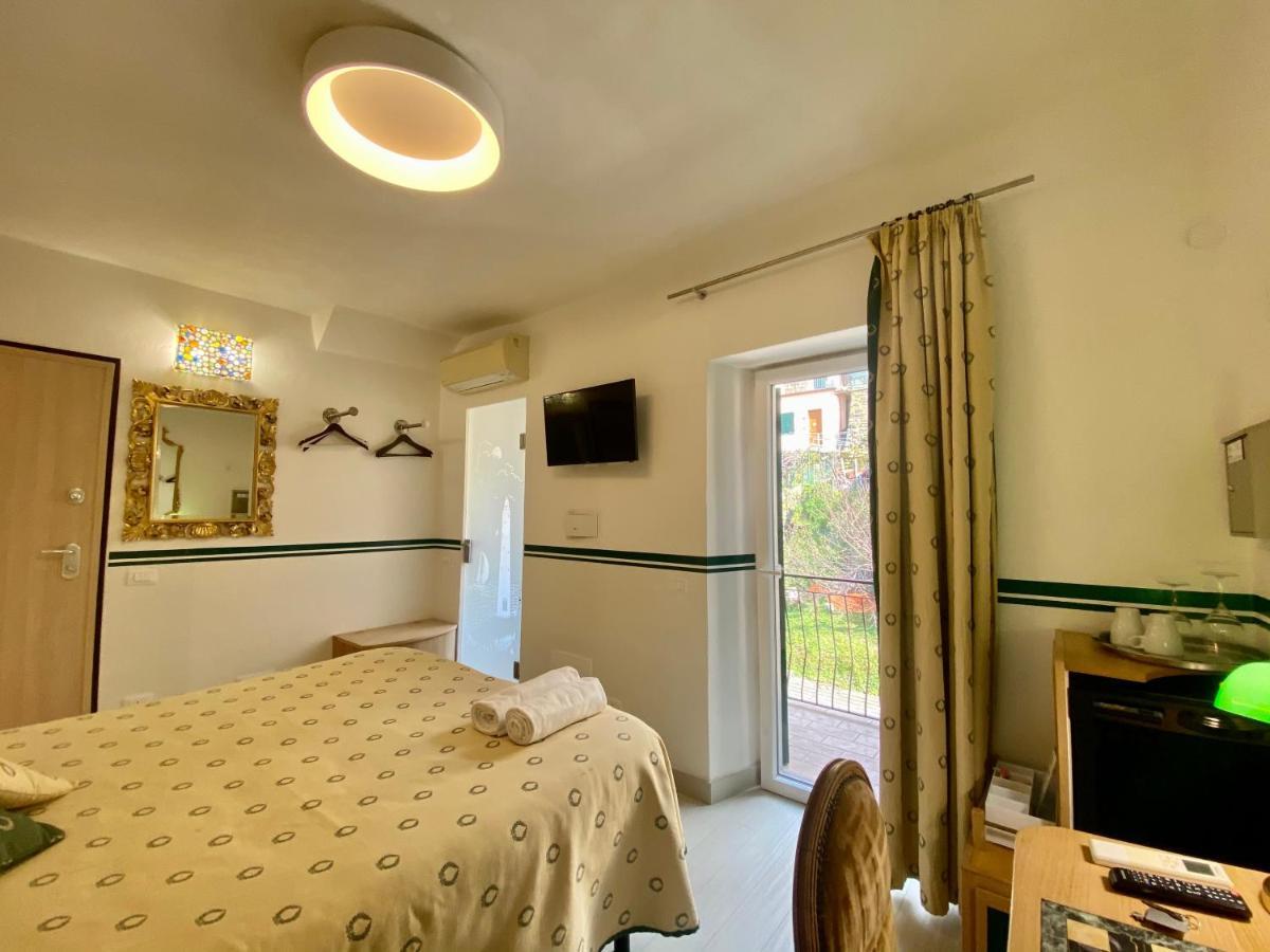Giovanni Rooms Manarola Exterior photo
